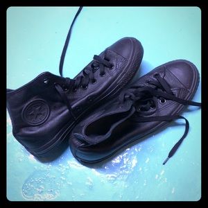 Black leather Converse All Star Sneakers 🌠